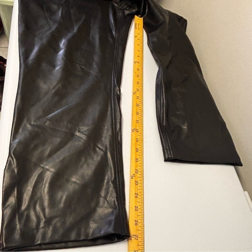 Abercrombie & Fitch 90’s Straight High Rise Vegan Leather Pants Women’s Size 33 - Picture 9 of 9